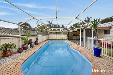 Rutherford 3Moenga Family Living With Poolside Retreat On Over 800m²