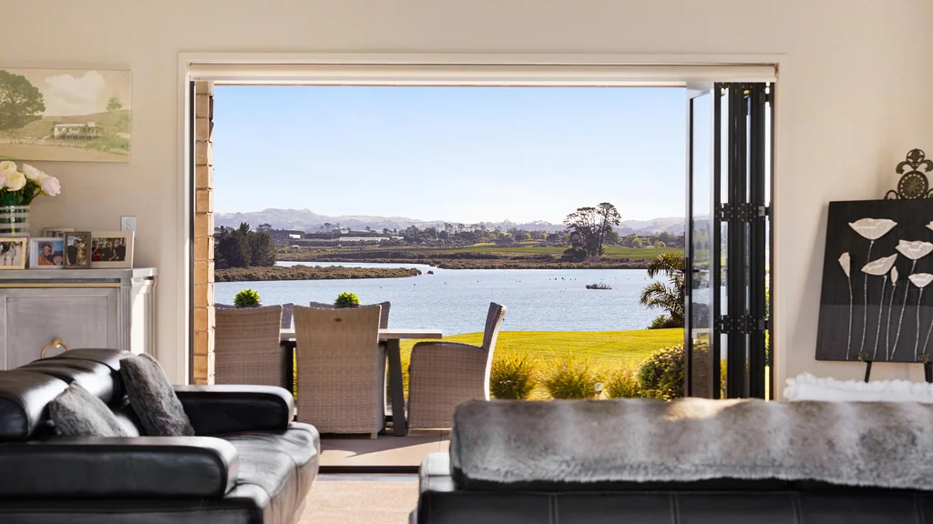 Waiau Pa Spectacular water views, total privacy and a shed