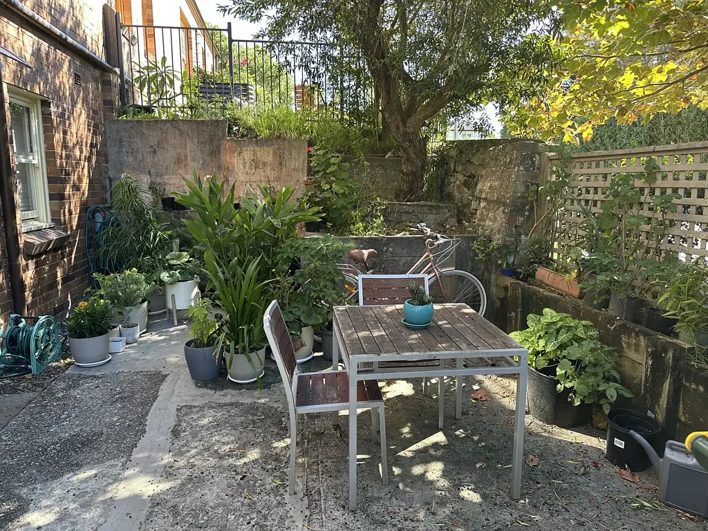 FURNISHED ROOM In Shared House