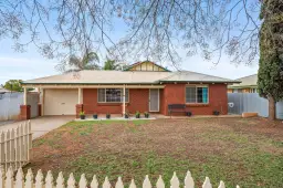 4 Holroyd Way, Boulder