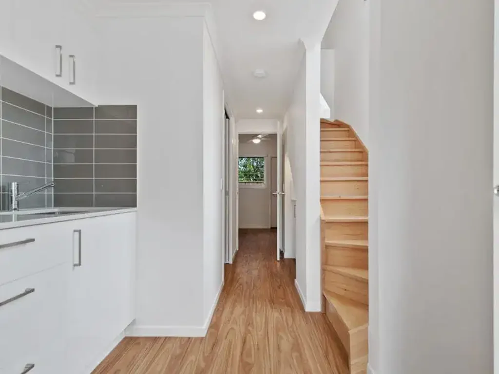 'JACARANDA' -  Modern Townhouse In The Heart Of Bangalow