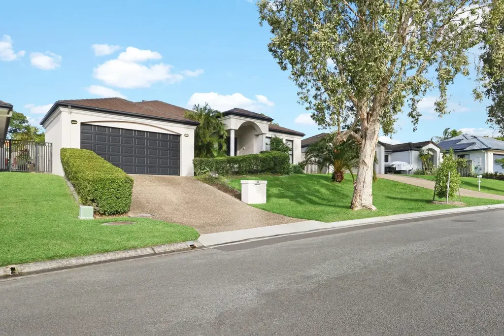 Stylish Family Home with Pool, Perfect for Entertaining