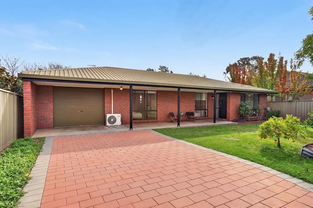 Neat & Convenient Unit in a Prime Kennington Location