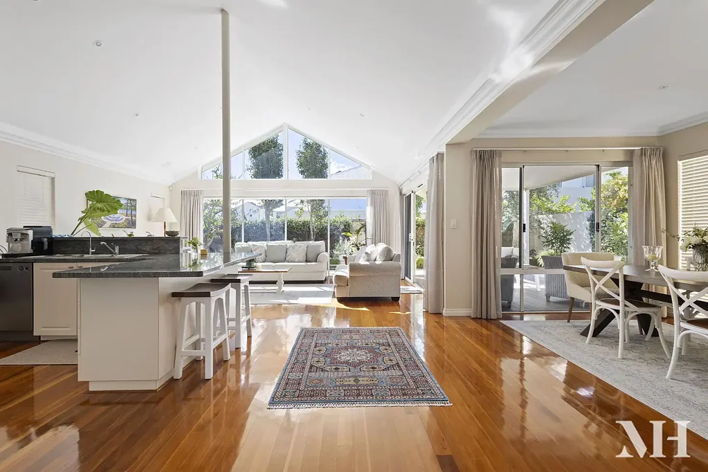 Mosman Park 4ห้องนอน NORTHERLY VAULTED DELIGHT