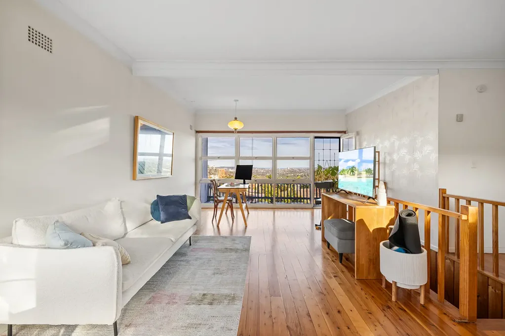Three bedroom home with expansive views