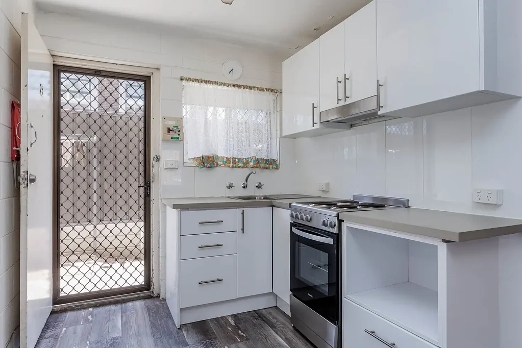 Two Bedroom Unit Great Location