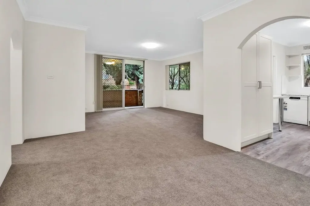 RENOVATED UNIT IN PRIME LOCATION – WALK TO STATION & SCHOOL