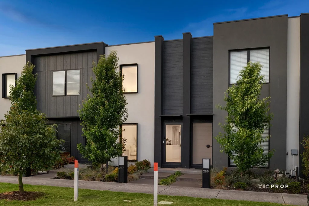 287 Waterhaven Boulevard, Point Cook, VIC 3030