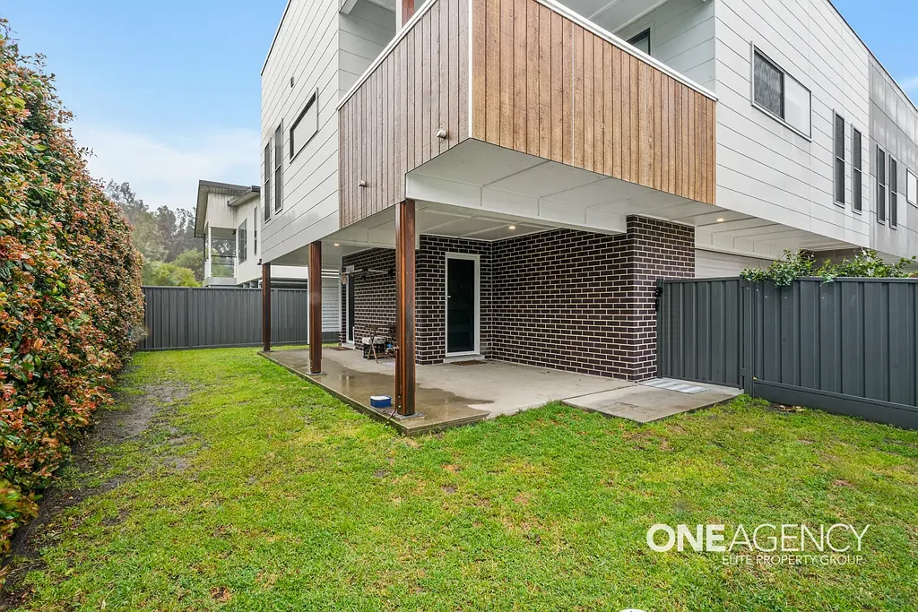 EFFORTLESS DUPLEX LIVING IN A SOUGHT-AFTER SUSSEX INLET POCKET