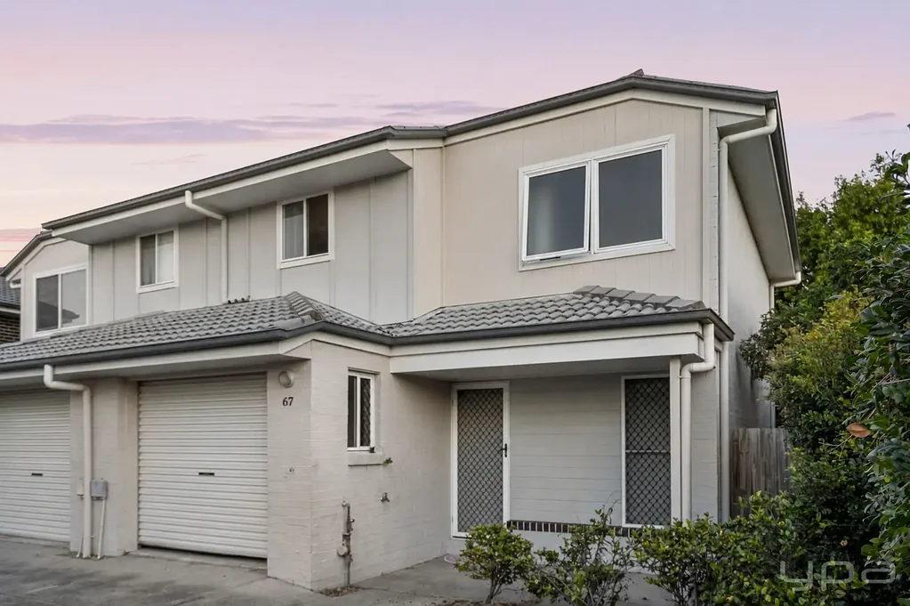 Burpengary East 3房 精心设计 两层宽敞 三卧联排 自然光线充足 开放式布局 主套房带套间浴室 全屋优质装修 侧通道便捷 私人庭院 公园近邻 步行Burpengary Plaza 近学校 托儿设施 轻松接Bruce Highway Modern, low-maintenance living meets everyday practicality