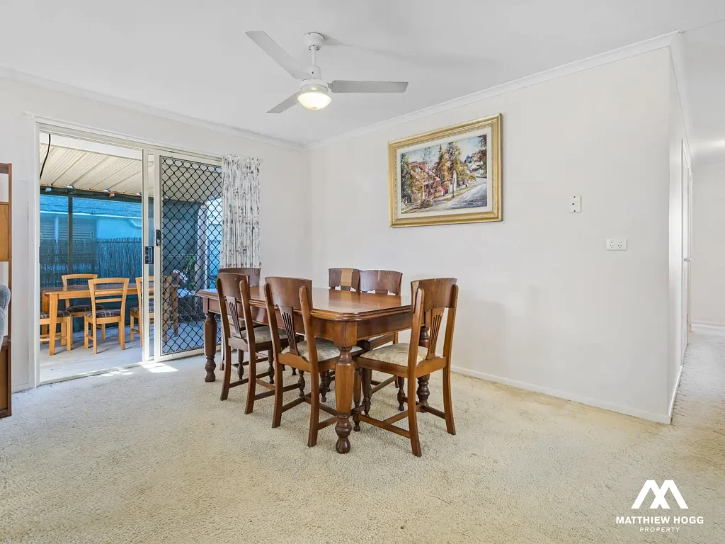 Wynnum 3બેડરૂમ Solid Lowset Brick Home in the Bayside