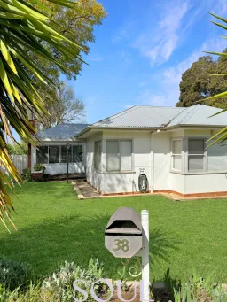 38 WOOD RD, Griffith