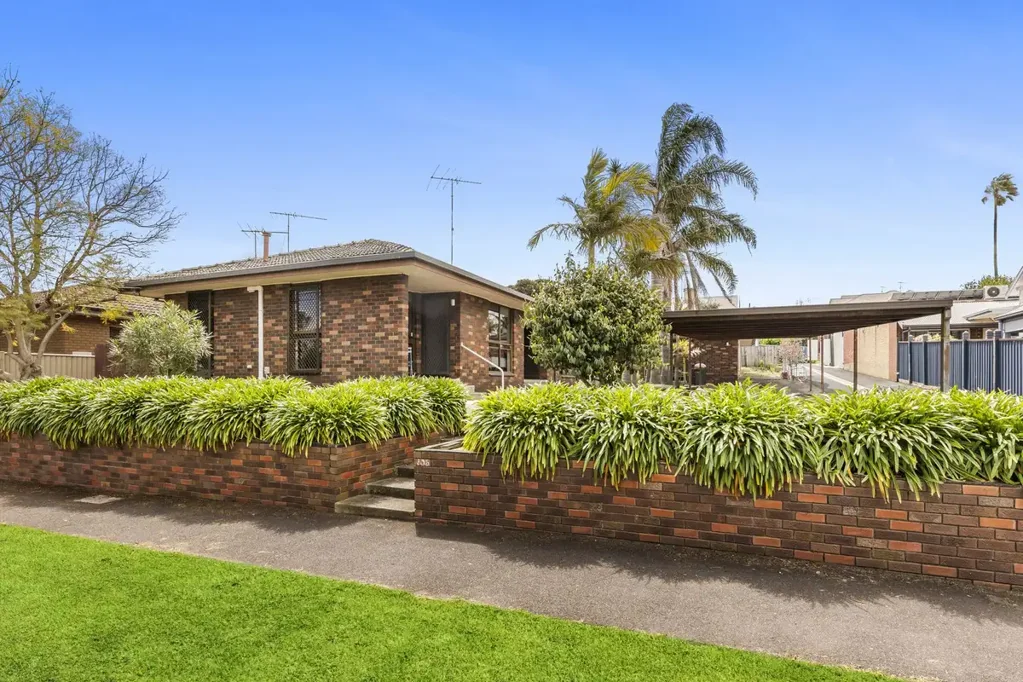 Geelong 6Kwarto Rare Multi-Unit Investment Opportunity – Prime Position Near Geelong CBD