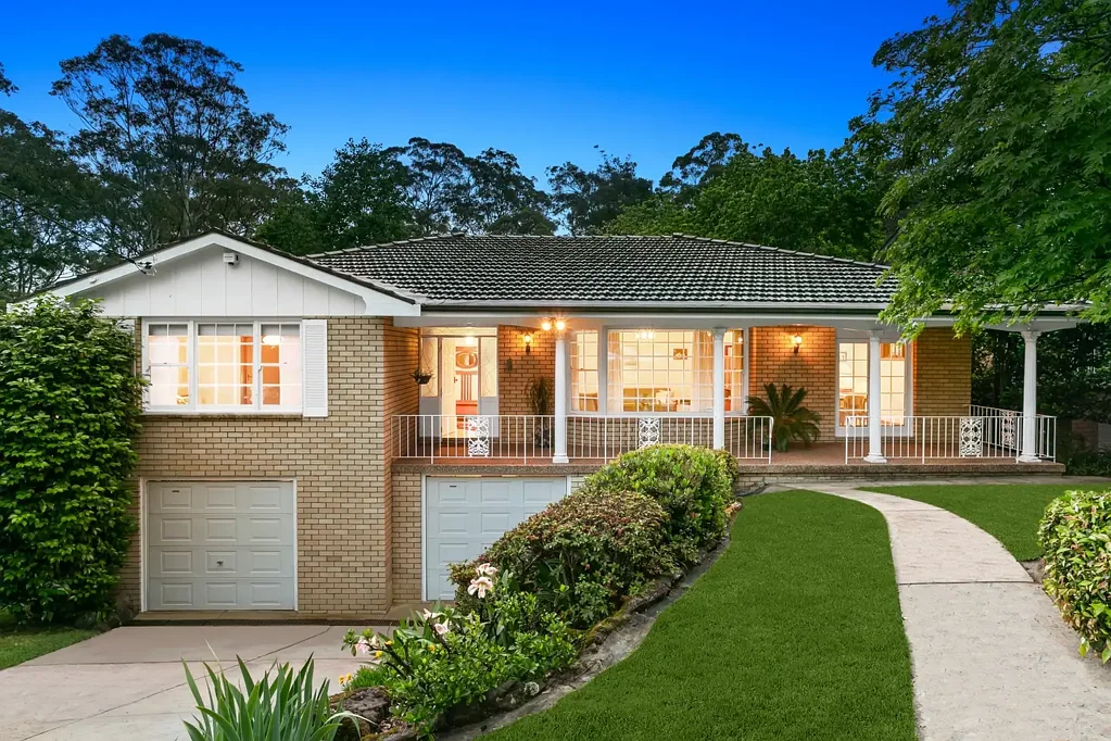 Beecroft 4ਬੈੱਡਰੂਮ Prized Immaculate Family Home within Beecroft Primary School Catchment
