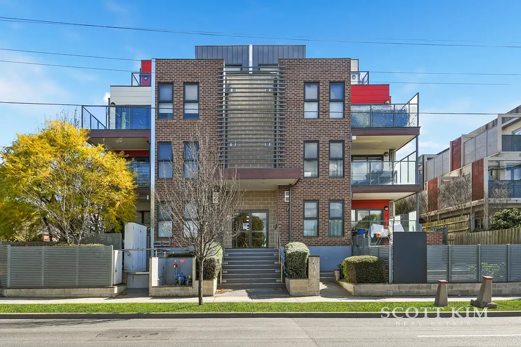 Malvern East 1房 宽敞卧室带柜 阳光露台美景 石英台面厨房 从顶到地浴室 分体冷暖 Basement停车 安全对讲机 Explore Prime Convenience: Spacious, Modern and Bright Apartment