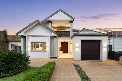 Greenacre 5房 卓越双砖家庭住宅，坐拥公园旁优越位置 Exceptional Double-Brick Family Residence with Parkside Setting