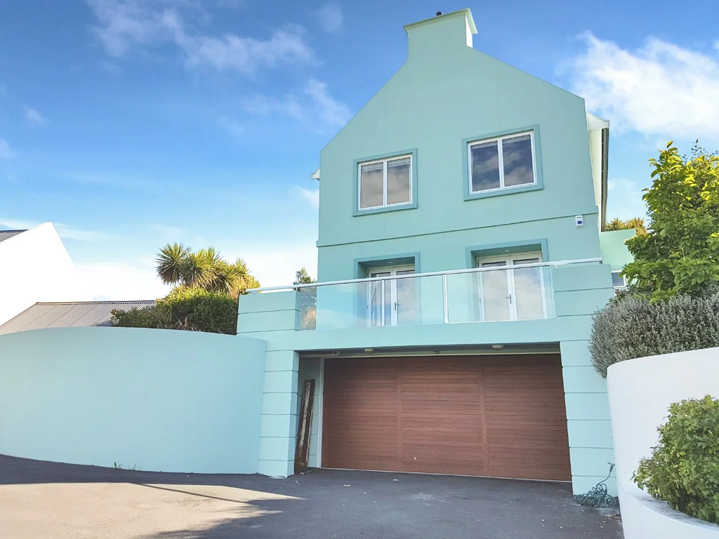 Multiple Living Options & Amazing Views