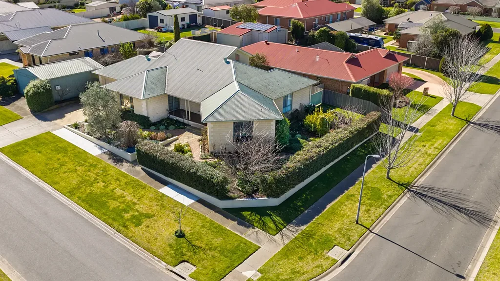 Maffra 5房  A standout Home in Cedarwood Drive