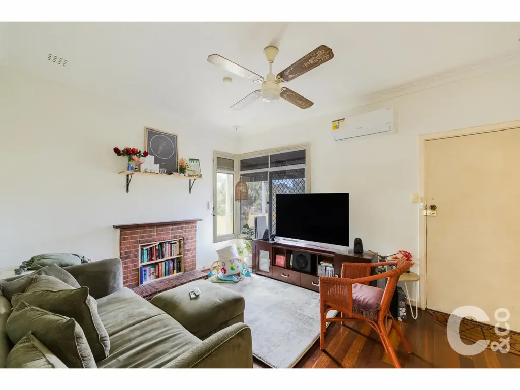 3x1 Home in a Great Orelia Location!