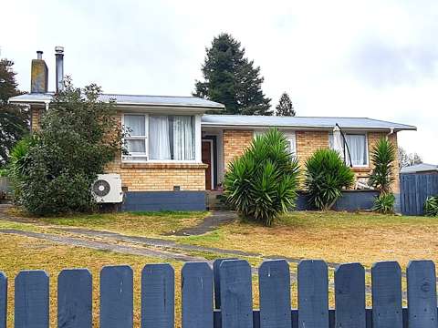 Tokoroa 3Phòng ngủ Brick home with large section