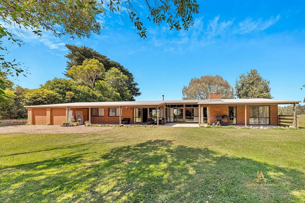 “Lifestyle, Space & Views – The Perfect Rental Opportunity”