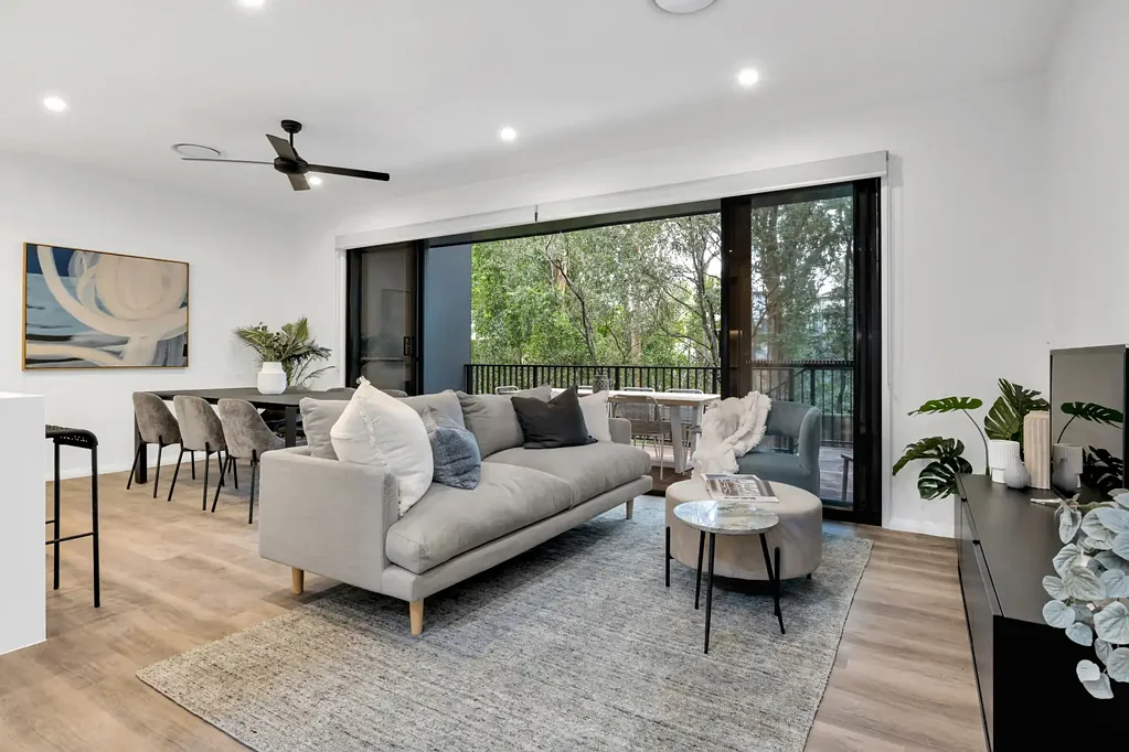 "The Orchard" 3 Bedroom Townhome with Resort Style Pool & Gym!