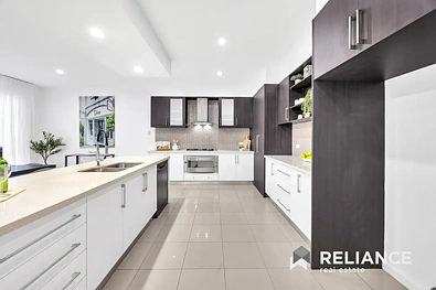 61 Hemsley Promenade, Point Cook, VIC 3030, 4 chambres, 2 salles de bain, House
