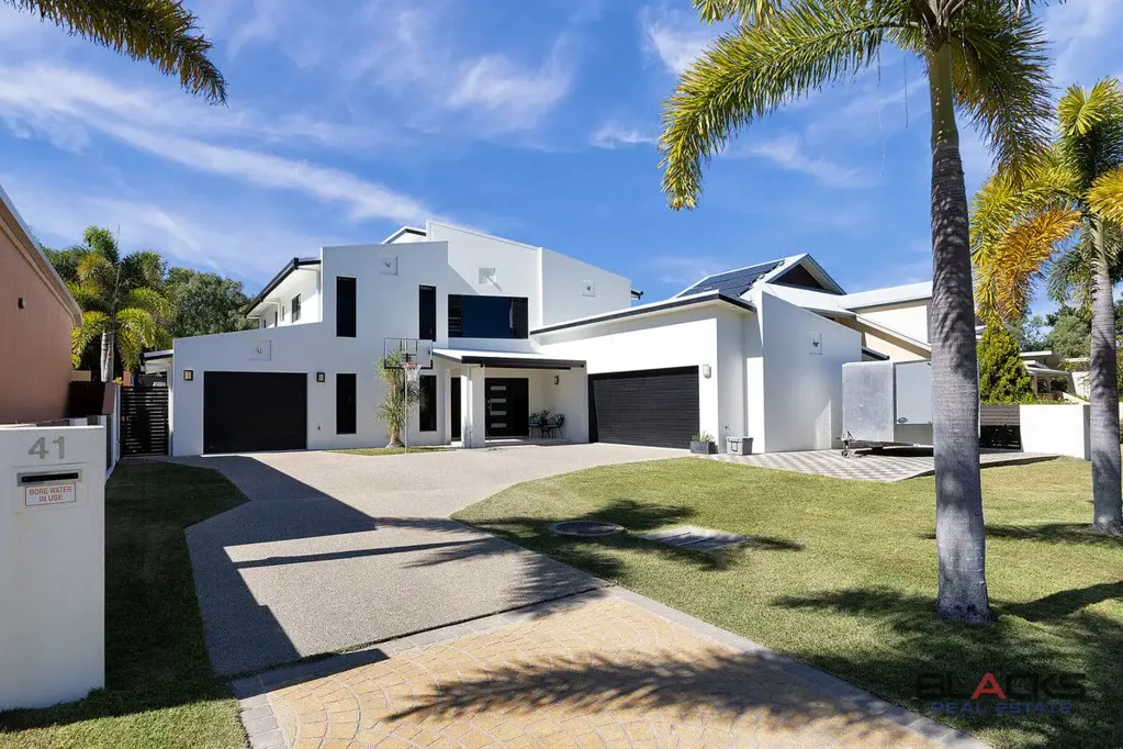 Shoal Point 4房  TRULY UNIQUE BEACHFRONT LOCATION!