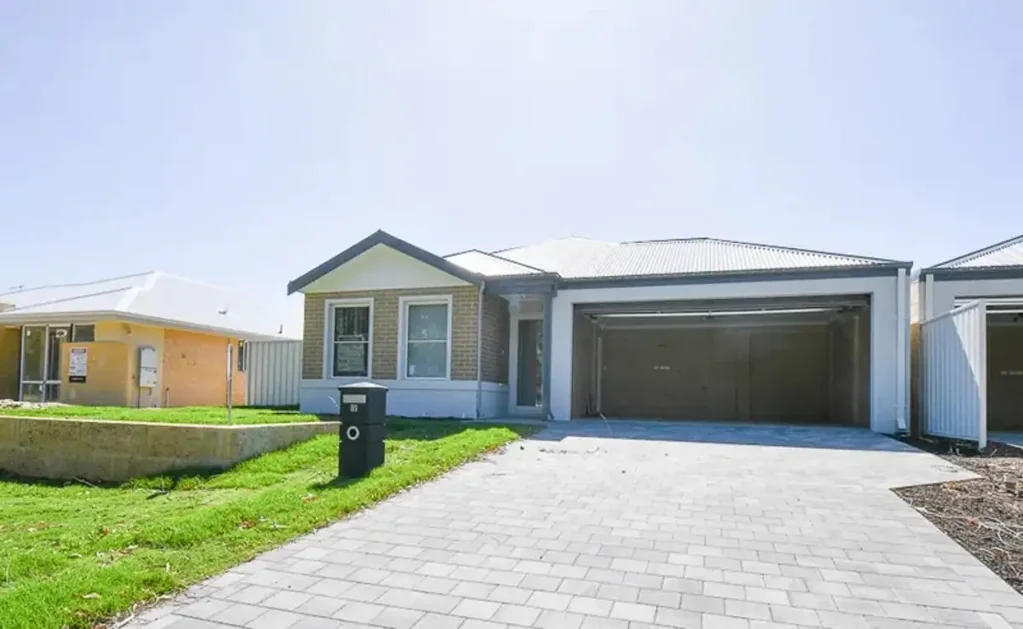 Lease Now � 89 Hampton Road!!