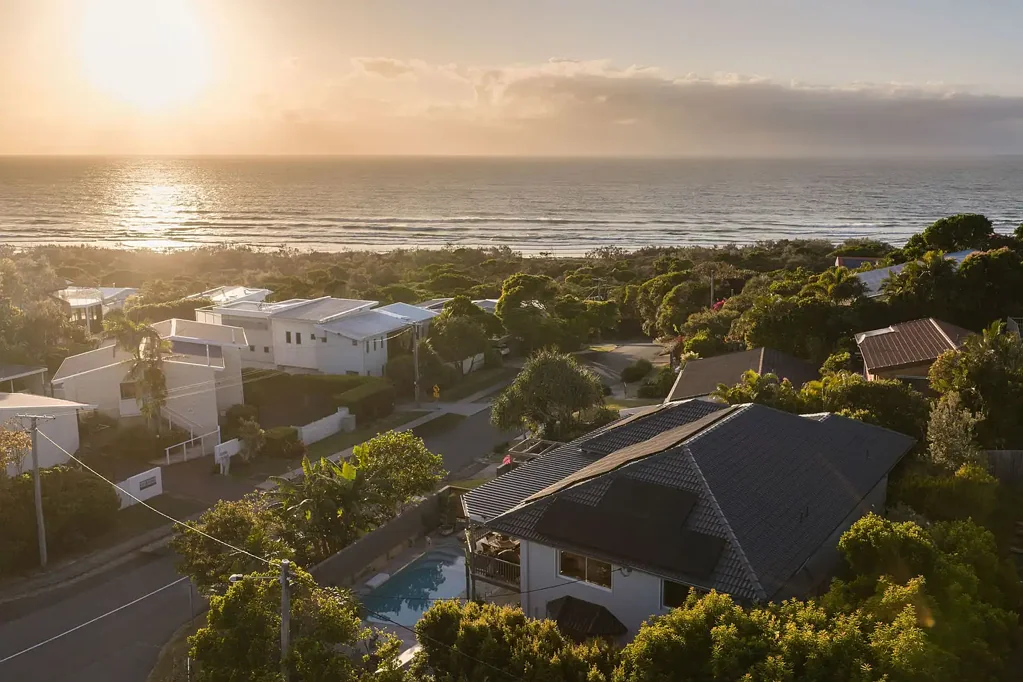 Peregian Beach 6房  Elevated, Ocean Views, Effortless Living