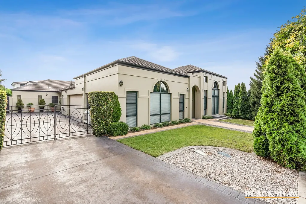 Luxury Home in Yarralumla!