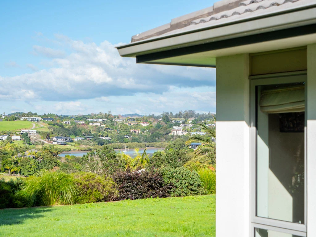 Kerikeri 4房  Beautiful Riverview Home - Priced to Sell