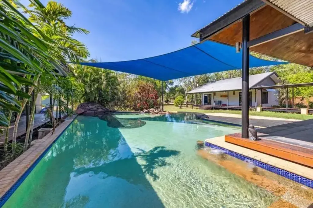 Howard Springs 4 Slaapkamer Rural Retreat on 5 Acres with Resort-Style Pool & More