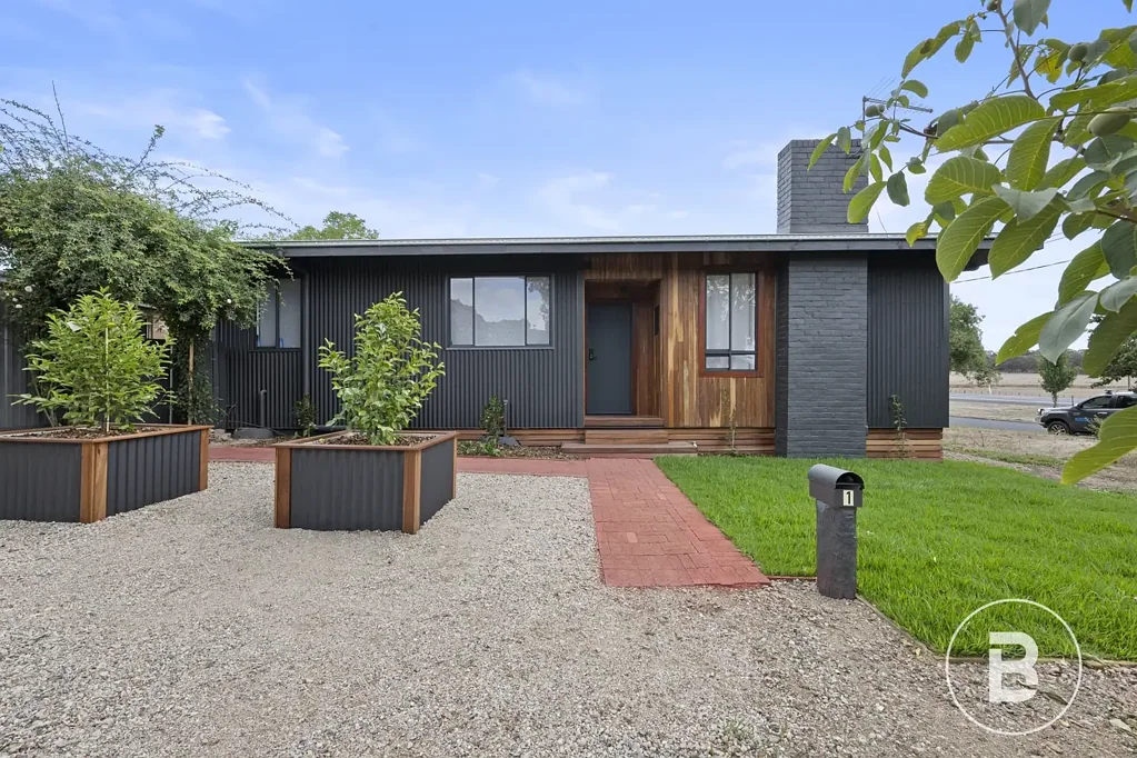 Beaufort 3Phòng ngủ STUNNING MODERN HOME WITH RARE SIDE ACCESS AND HIGH BAY SHED.