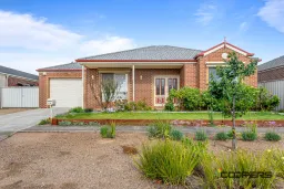 2/54 Carlyon Close, Melton West