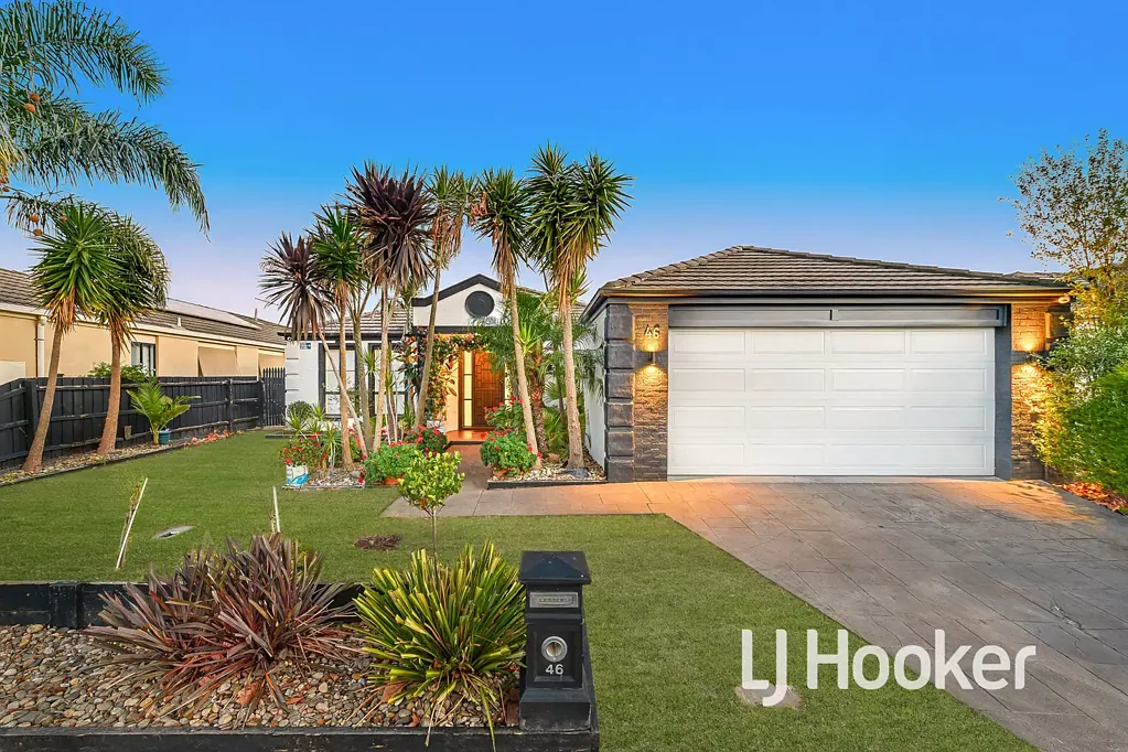 Narre Warren South 4Phòng ngủ Modern Family Living with Stylish Renovations & Exceptional Outdoor Entertaining