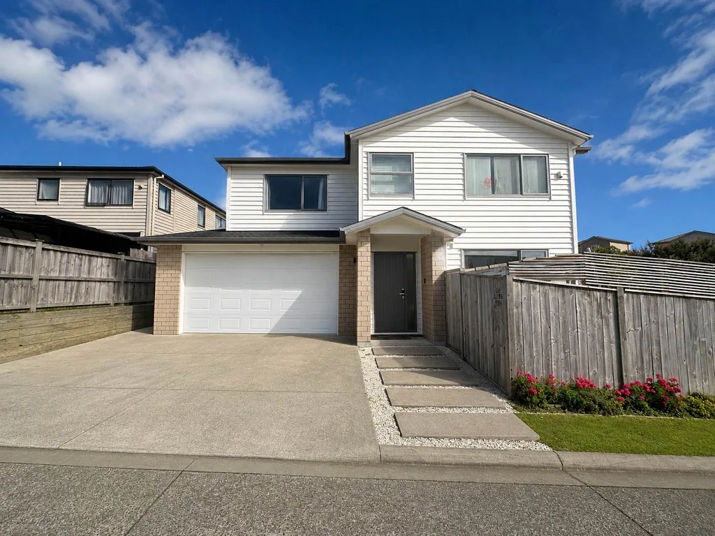 Spacious five bedroom house in Flat Bush