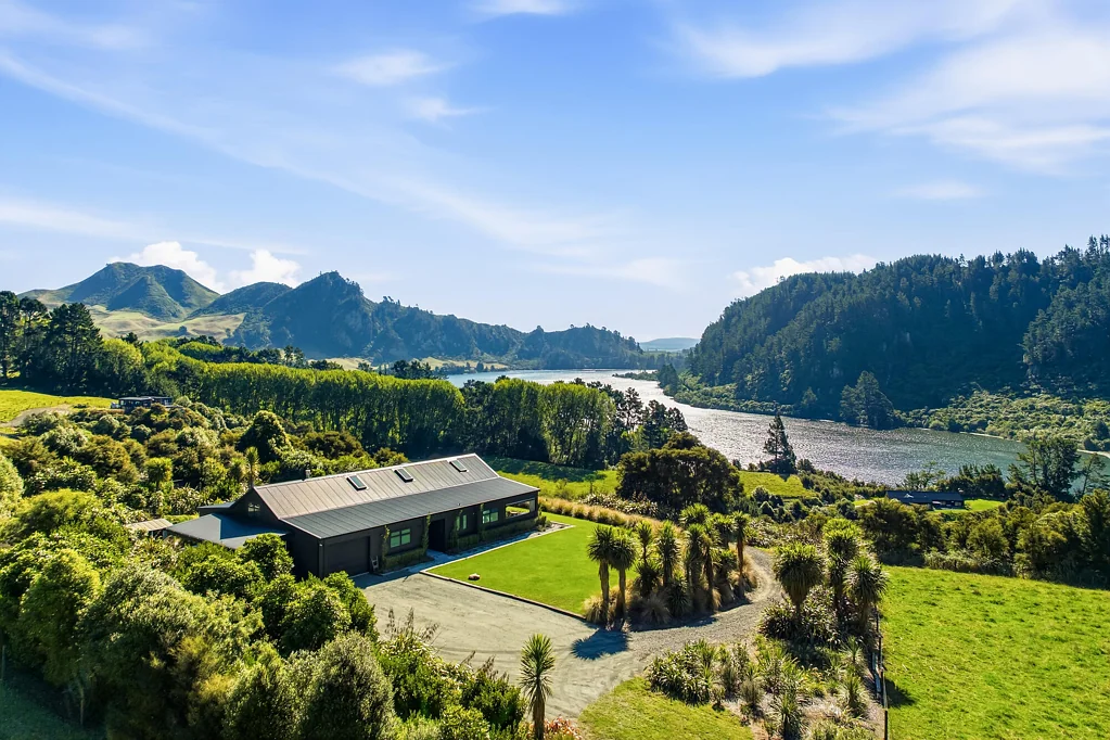 Mangakino 3 Slaapkamer Relaxed Lakeside Living at Its Best