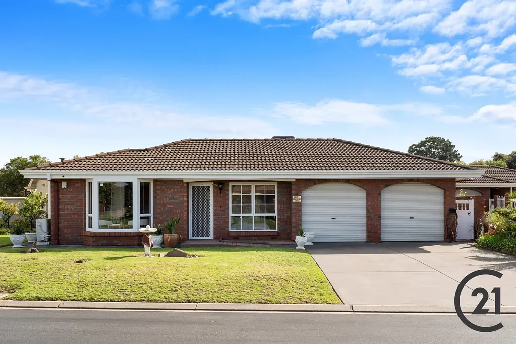 West Lakes 2 Bedroom Renovated, Private& Effortlessly Low-Maintenance