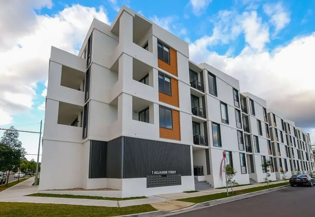 Ermington 2房  132SQM !!　As New Apartment with uninterrupted Water View & Study room! In the heart of ERMINGTON!