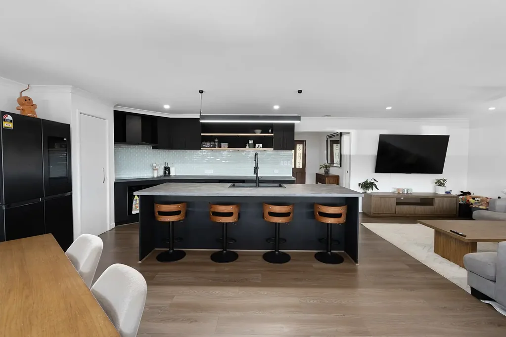 Australind 3房  GUIDING $800,000's