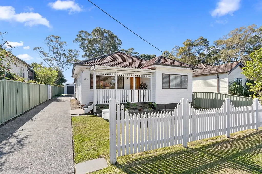 Corrimal 3房 宽敞空间、多功能性和卓越潜力 Space, Versatility and Outstanding Potential