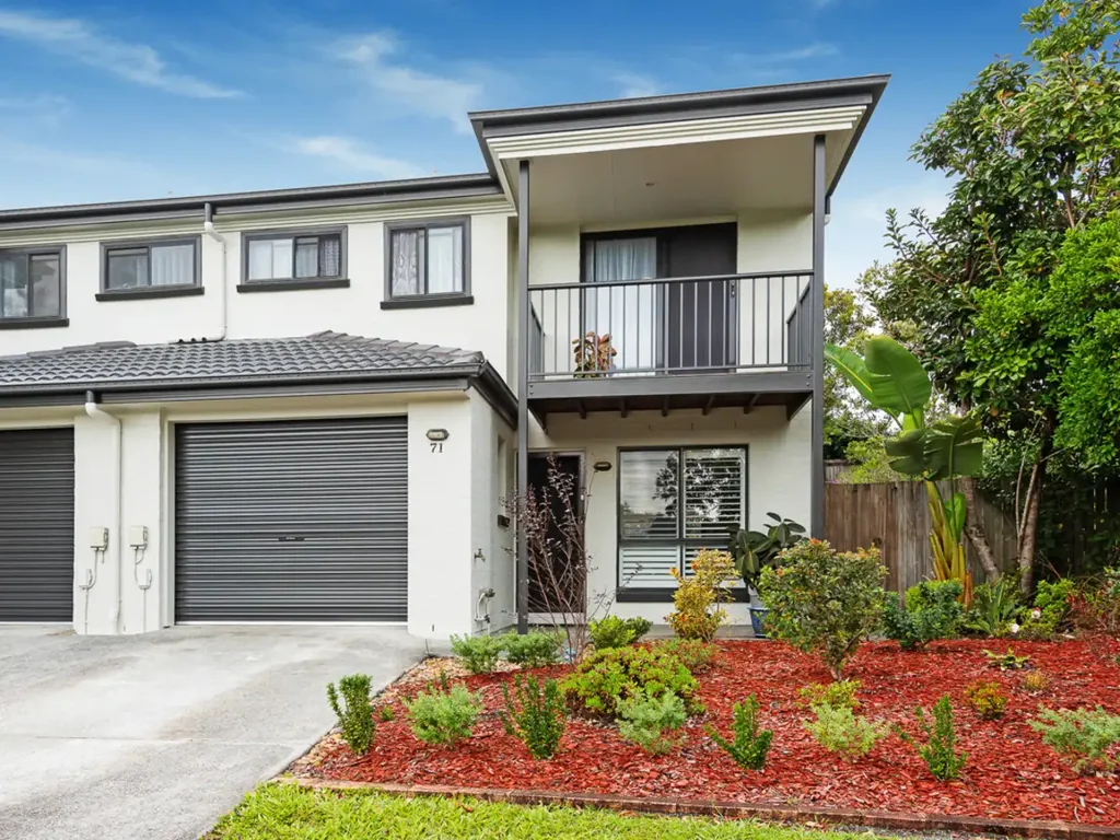 Pacific Pines 3બેડરૂમ Beautifully Renovated Townhouse in a Convenient Central Location!