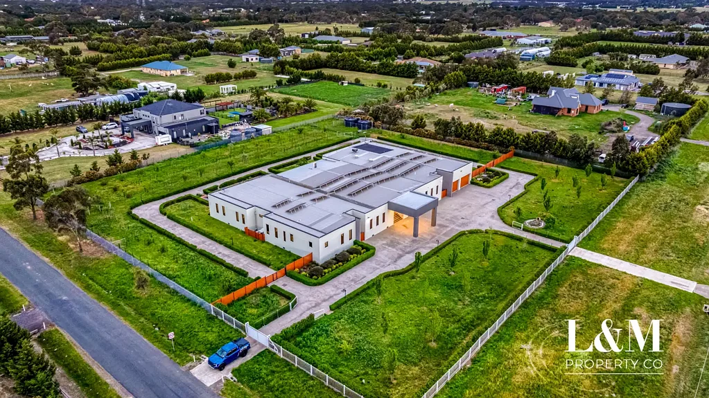 Mickleham 6房 10亩宏伟庄园 172平米巨宅 六卧豪卫 中央浴缸 巨大生活区 全年娱乐阳台 私人健康休闲区 加热泳池 水疗健身房 六车车库 无限潜力 Up to 12 months settlement available