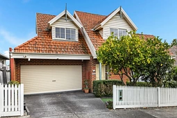 2/308 Highbury Road, Mount Waverley