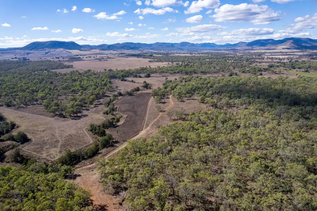 Yangan  PRIME 109HA RURAL HOLDING – CREEK FRONTAGE & QUALITY GRAZING COUNTRY