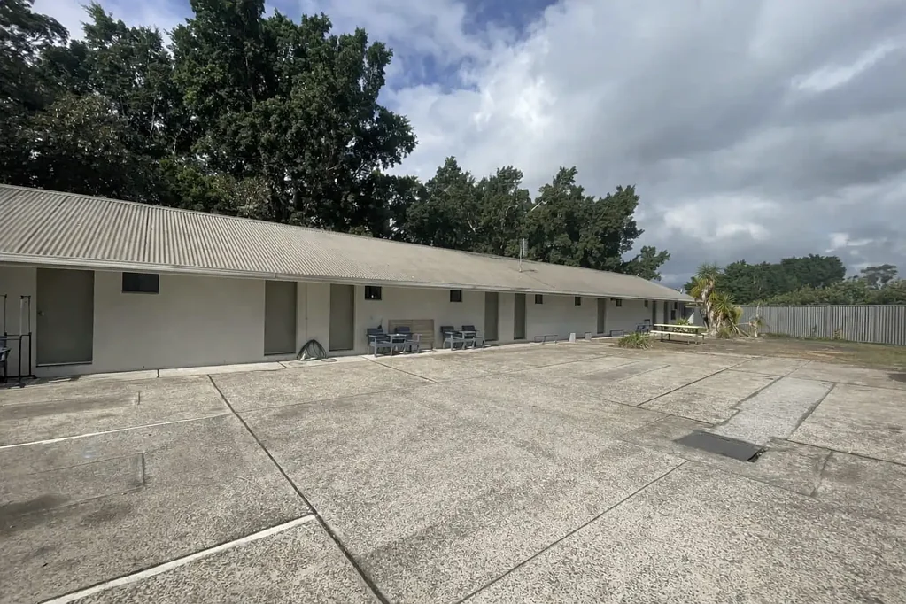 ONE BEDROOM APARTMENT