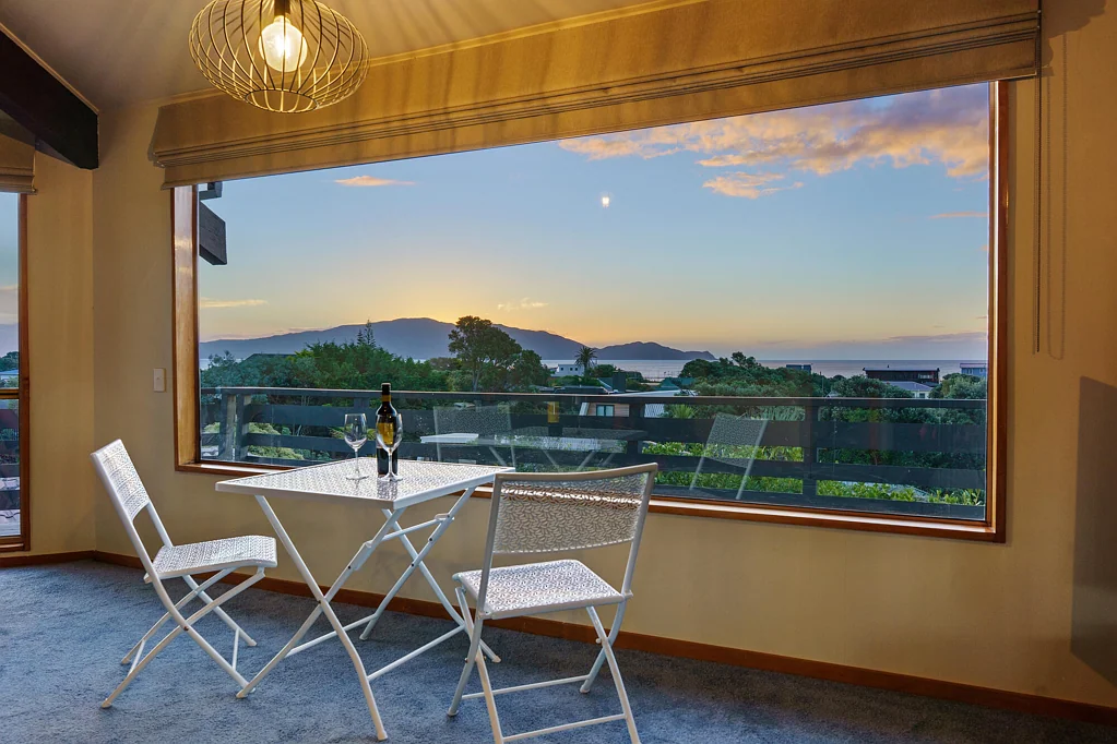 Waikanae Beach 3房  Million Dollar Views Without The Price Tag