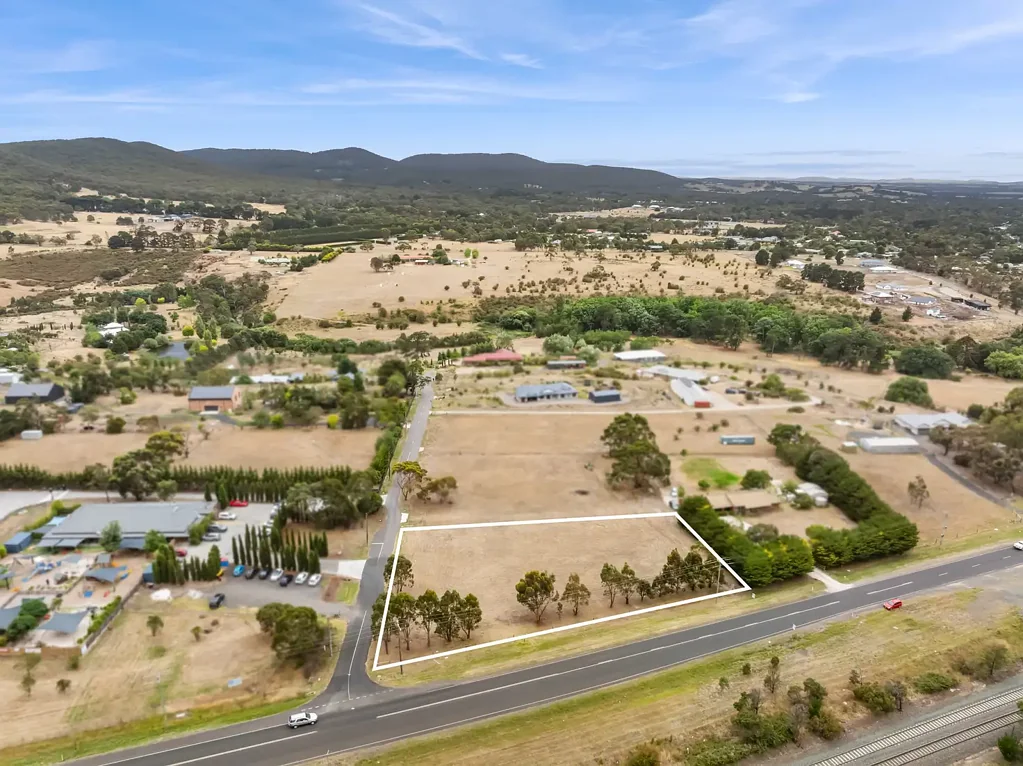 Riddells Creek Titled Acre with Mountain Views and Services Connected