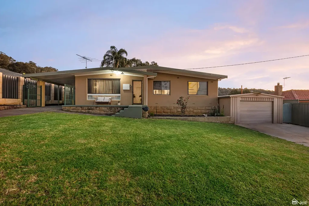 16 Travers Gardens, Kelmscott, WA 6111